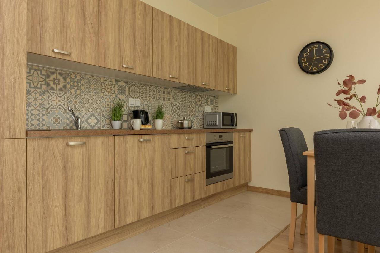 Appartamento Cosy Bialej Floty With Parking By Renters Varsavia