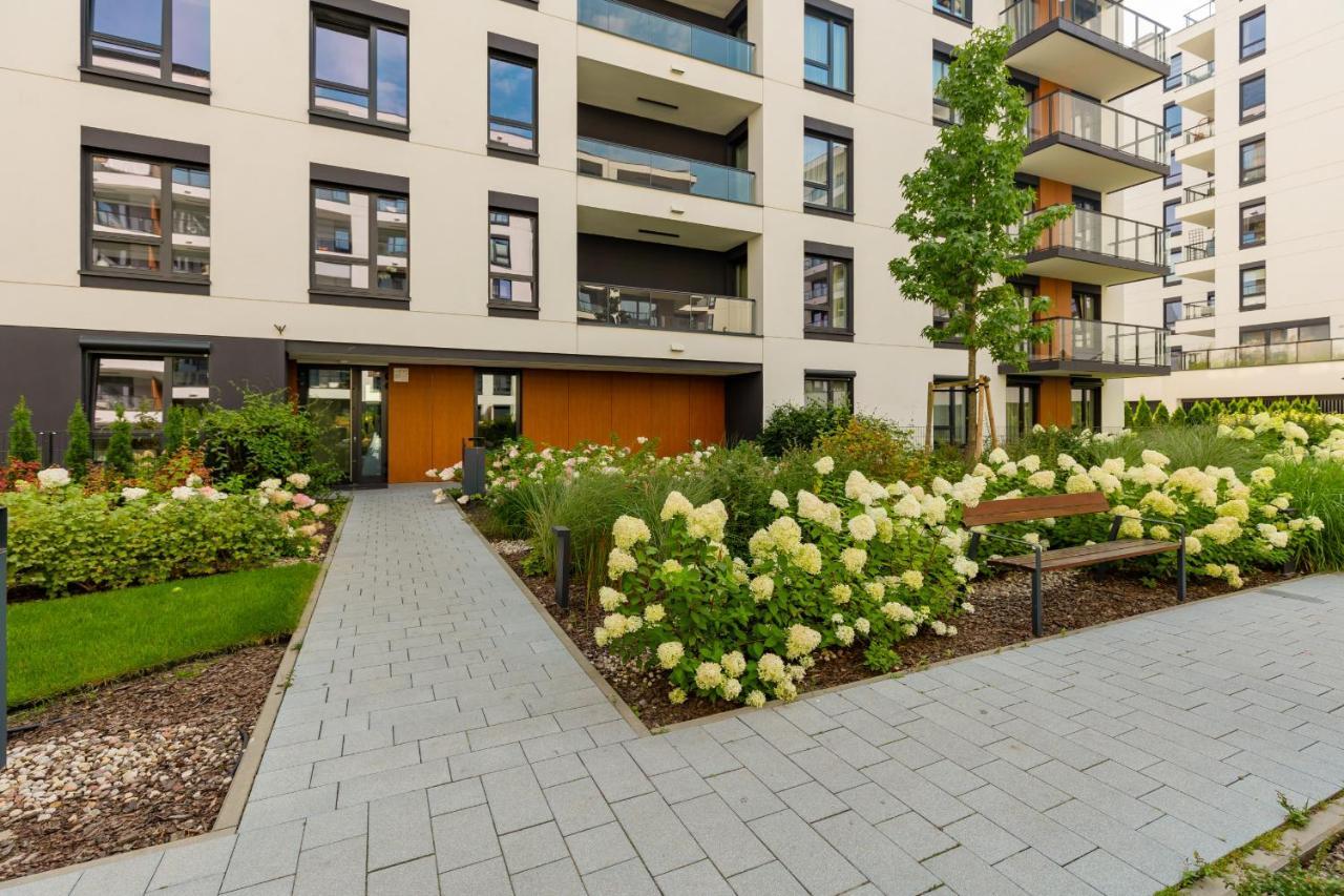 Appartamento Cosy Bialej Floty With Parking By Renters Varsavia