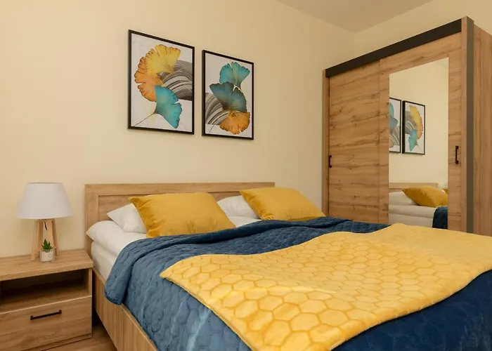 Cosy Apartment Bialej Floty With Parking By Noclegi Renters